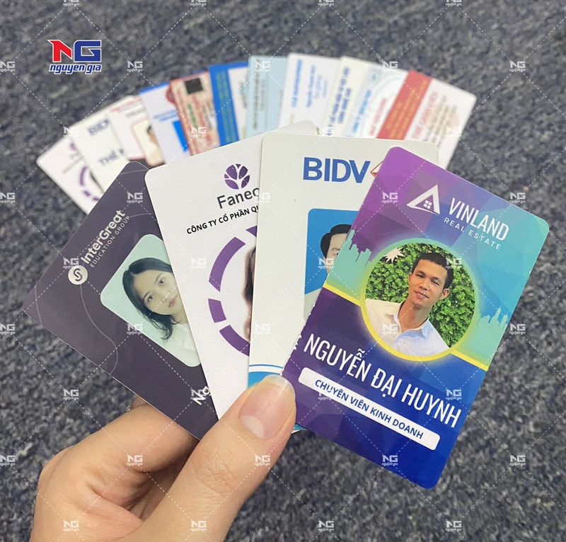Mẫu thẻ nhựa nhân viên