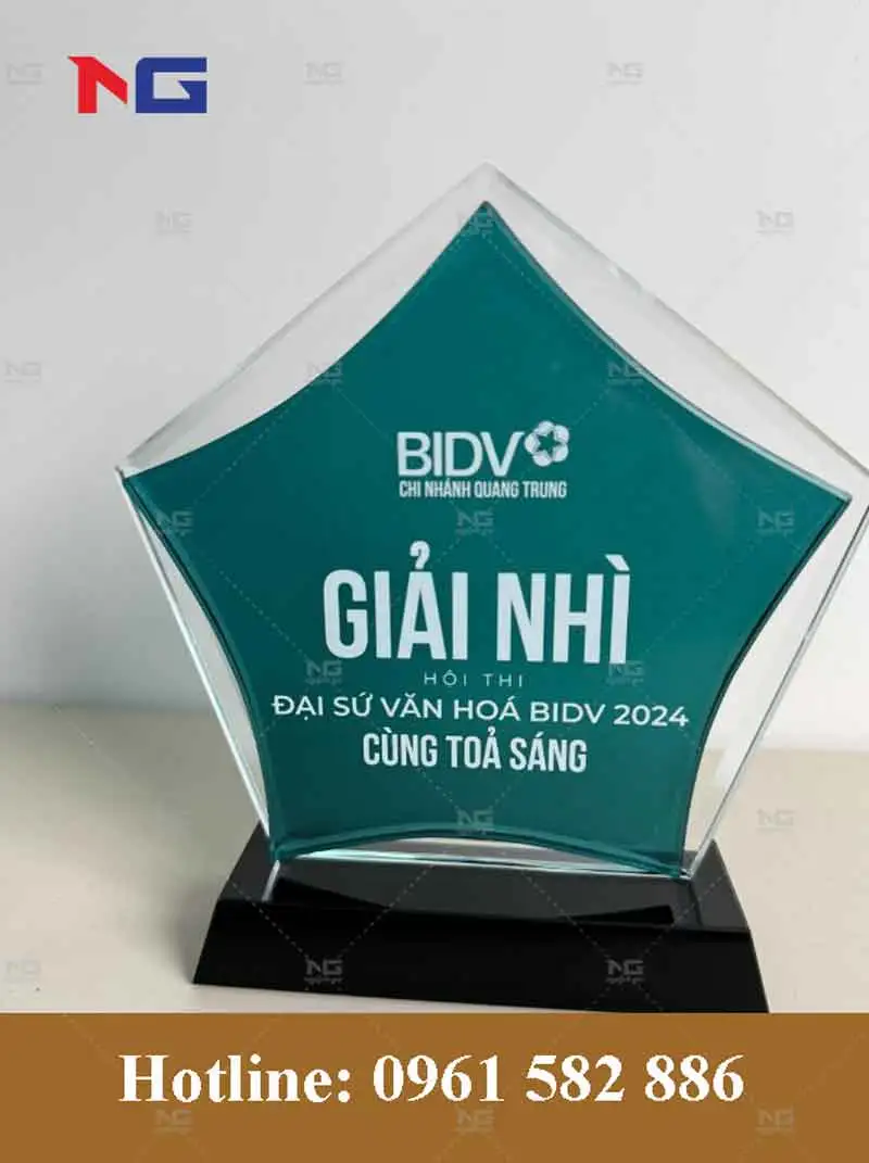mẫu cúp pha lê ngân hàng BIDV