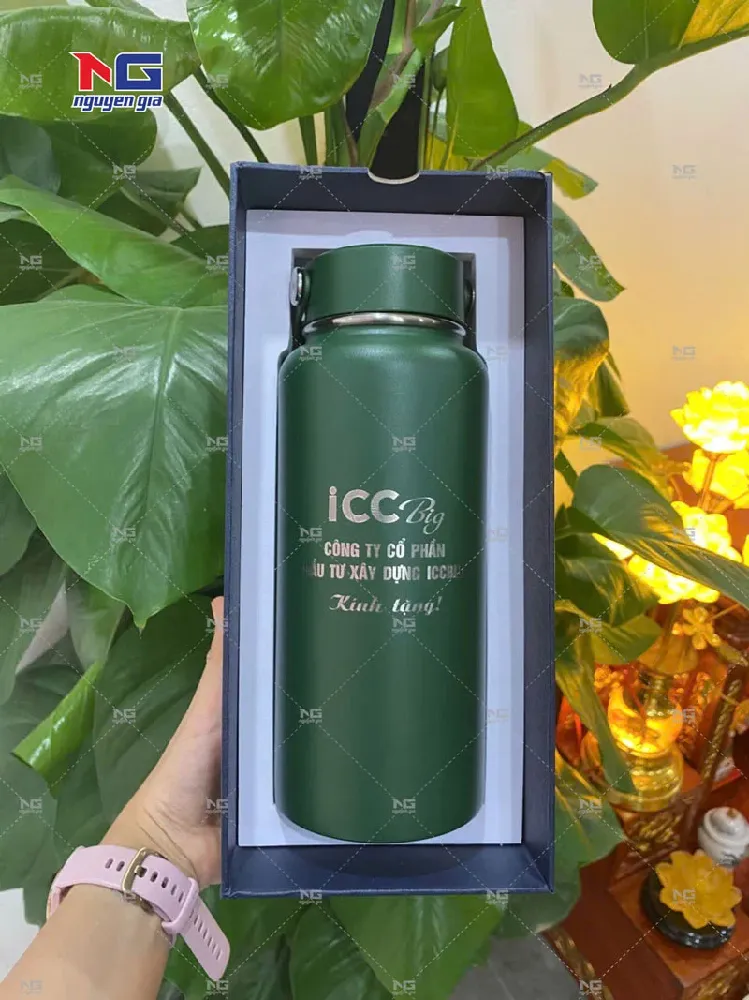 bình giữ nhiệt màu xanh lá