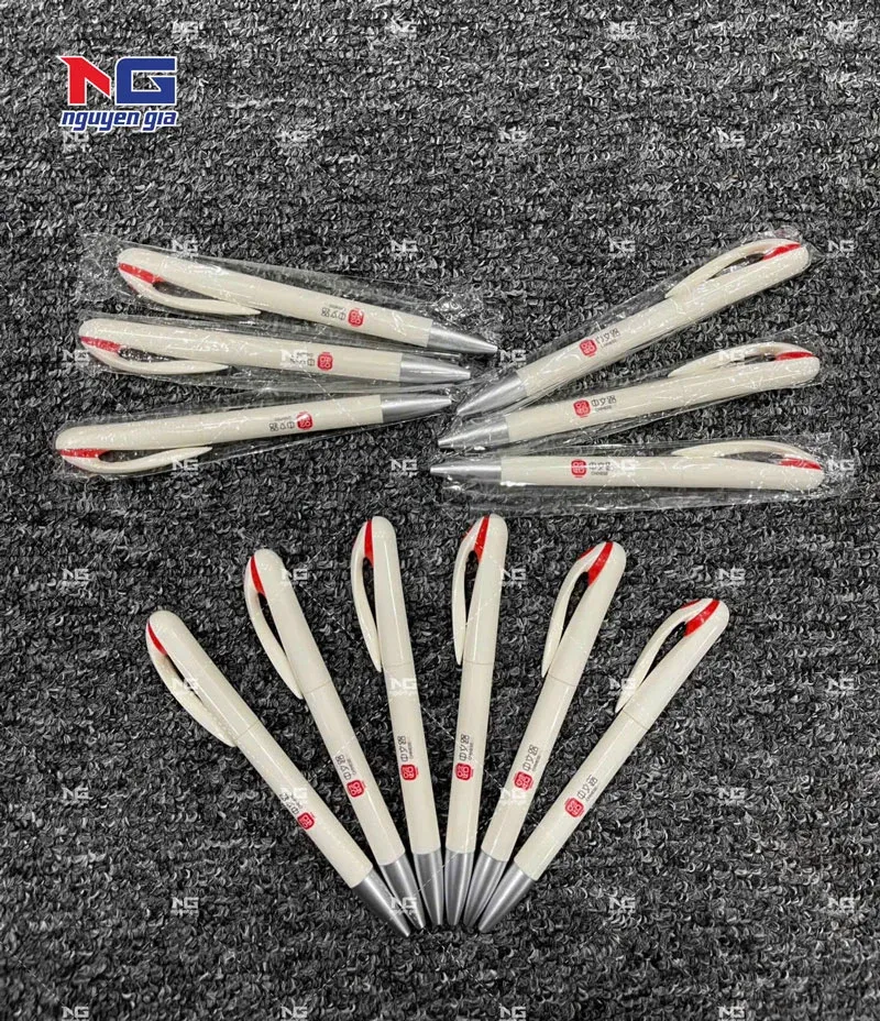 in bút bi theo logo yêu cầu của khách hàng