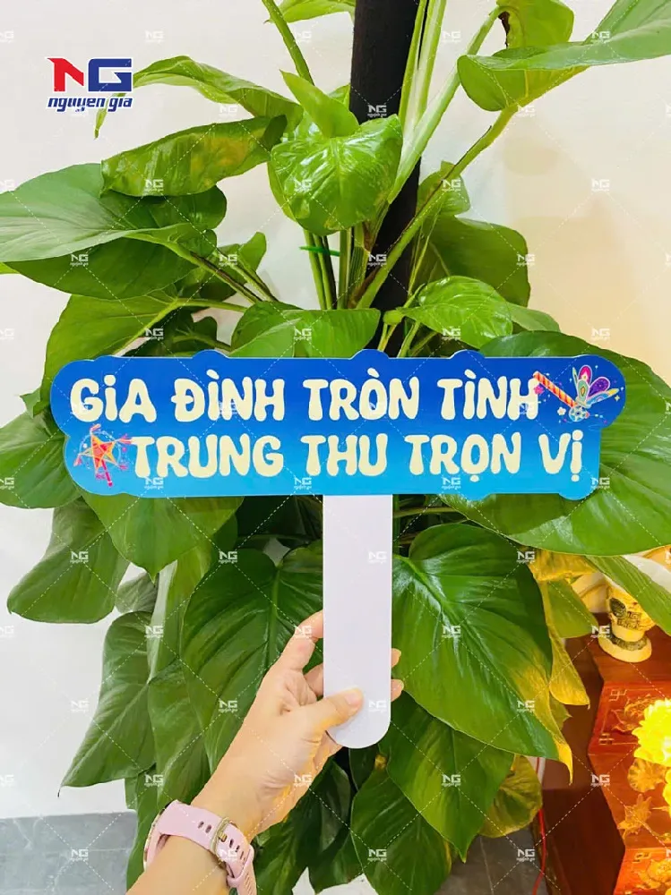 mẫu hastag cầm tay đẹp tại Hà Nội 
