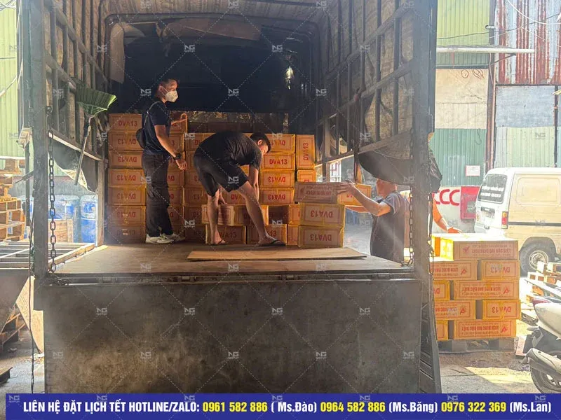 vận chuyển lịch bloc giao hàng cho khách 