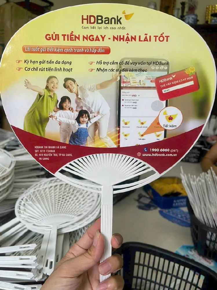 mẫu quạt nhựa ngân hàng HD bank 