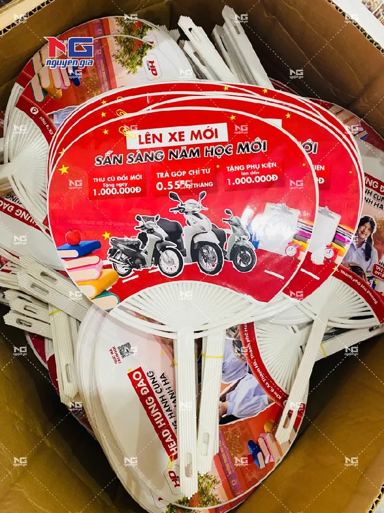 Quạt nhựa cầm tay quảng cáo
