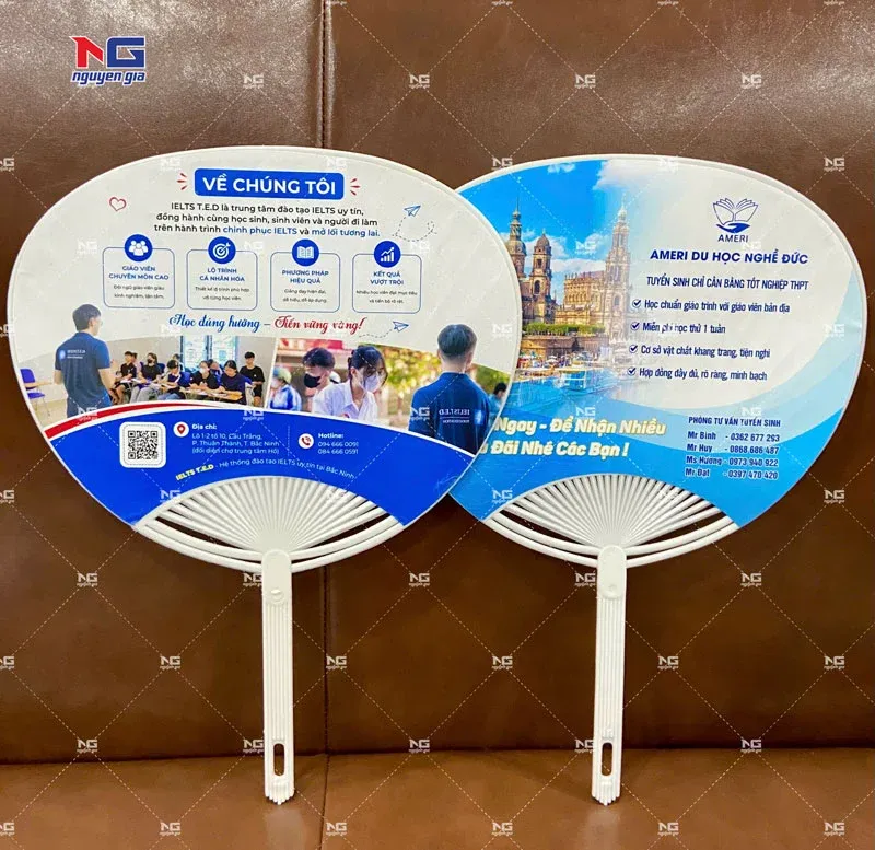 Quạt nhựa cầm tay dành cho các trường học muốn tuyển sinh
