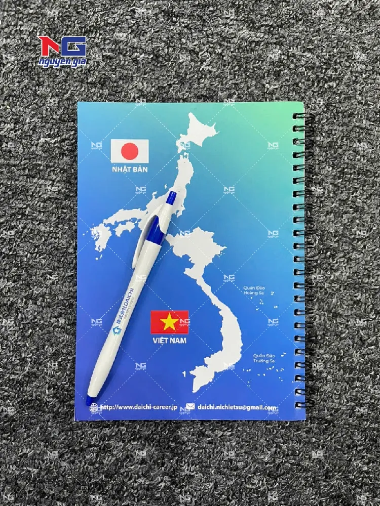 mẫu sổ tay lò xo và bút