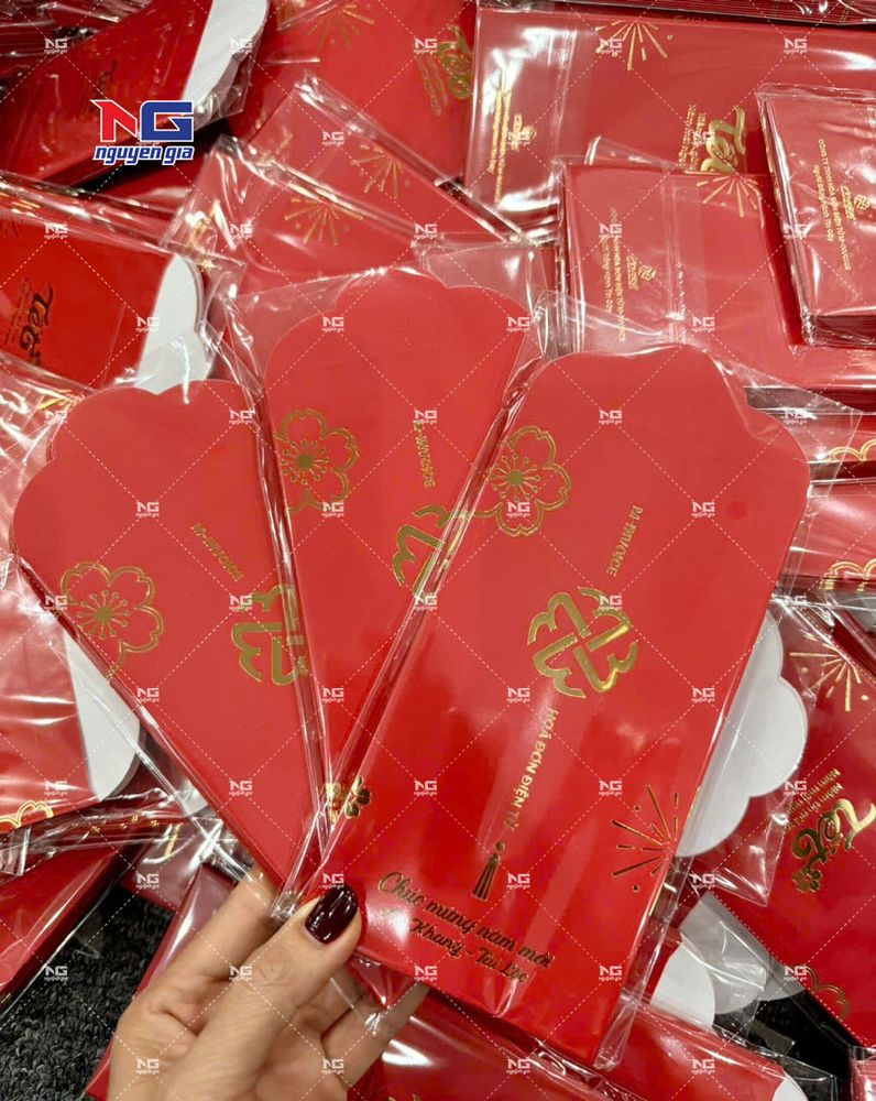 mẫu bao lì xì ép kim chữ và logo 